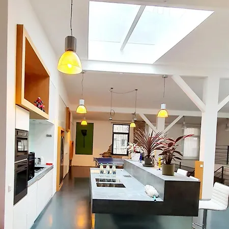 Casa de Férias Stylisches Loft Mit Terrasse, Zentral & Eventgeeignet *