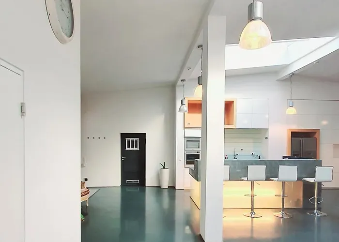 Stylisches Loft Mit Terrasse, Zentral & Eventgeeignet *